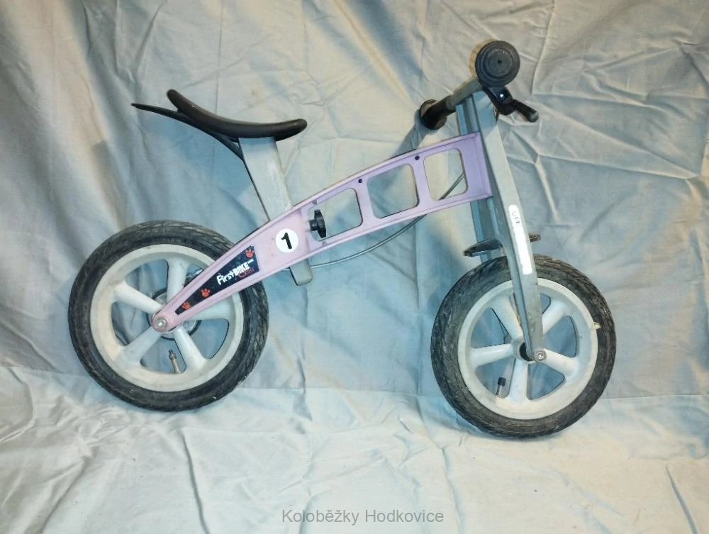 Bazarové dětské odrážedlo First bike 12"